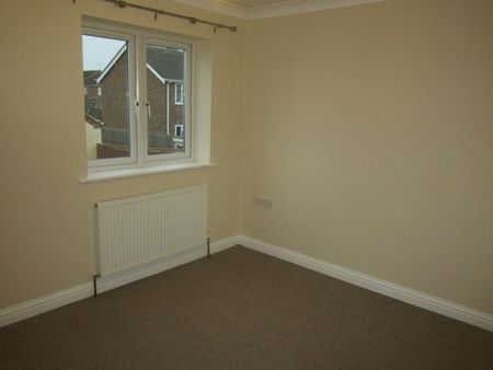 Semi-detached house to rent on - Photo 4