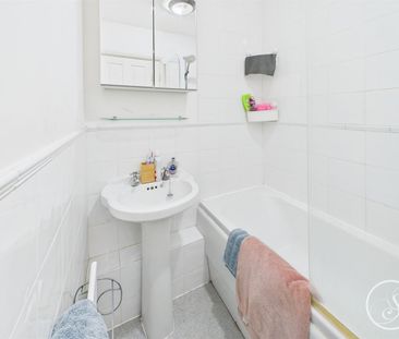 High Moor Crescent, Leeds - Photo 6