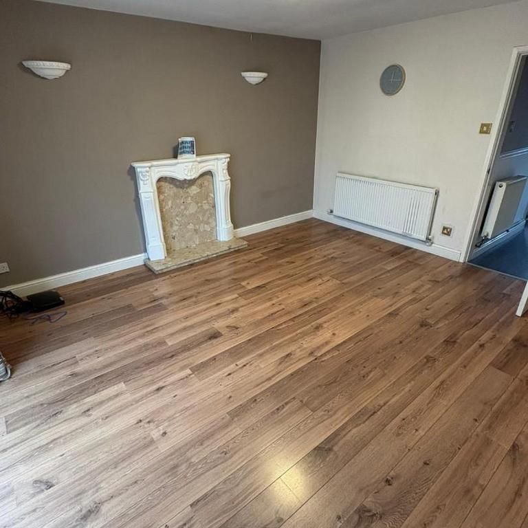 2 bedroom end of terrace house to rent - Photo 1