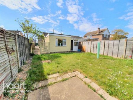 2 bedroom semi-detached bungalow to rent - Photo 3