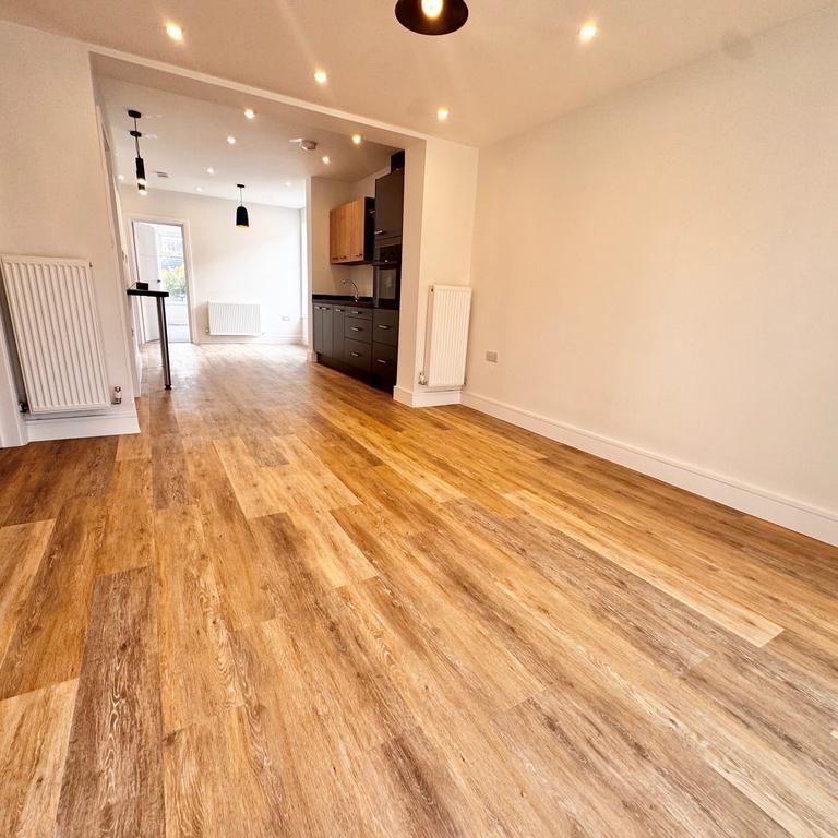 3 bedroom flat to rent - Photo 1