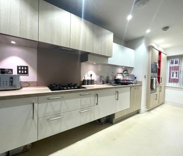 3 bedroom semi-detached house to rent - Photo 5