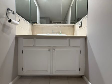 Stunning South-Facing-Ocean View Concrete Building - 1 Bedroom/DEN, 1 Bathroom (Option Furnished) - Photo 3