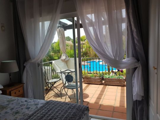 Spacious 3-Bedroom Townhouse for Long-Term Rent – Steps from the Beach - Photo 1