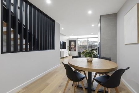 STYLISH MULTI-LEVEL HOME WITH ROOFTOP TERRACE & CITY VIEWS - Photo 2