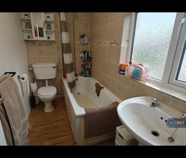 3 bedroom semi-detached house to rent - Photo 6