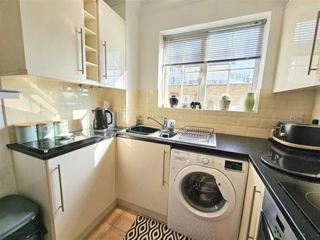 Golden Gate Way, Eastbourne, BN23 5PT - Photo 2