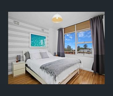 Renovated two bedroom apartment with harbour views - Photo 2