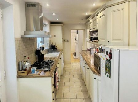 3 bedroom apartment to rent - Photo 5