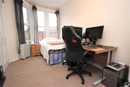 6 bedroom terraced house to rent - Photo 4