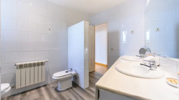 3-bedroom apartment for rent in Argüelles, bills included - Foto 1