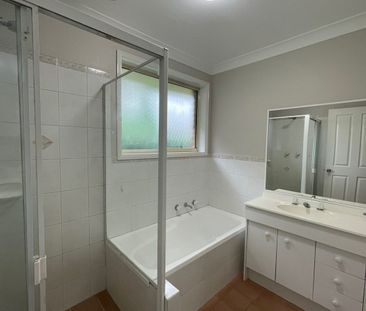 Conveniently Located Villa - Photo 6