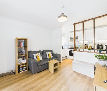 Hyacinth Close, Hampton, Middlesex, TW12 - Photo 1