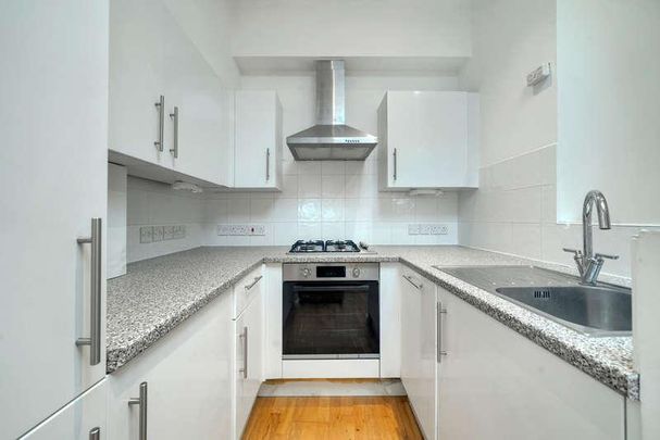 Lighthouse Apartments, Commercial Road, London, E1 - Photo 1