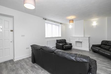 3 bedroom semi-detached house to rent - Photo 2