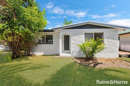 THREE BEDROOM FAMILY HOME IN MOUNT LOUISA - Photo 4