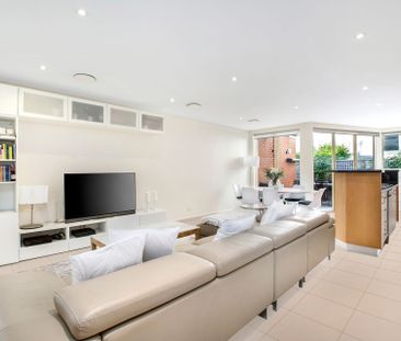 Three Bedroom Bondi Townhouse - Photo 4