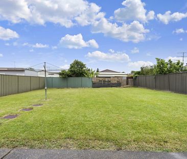 Charming 3 Bedroom Home - Photo 4