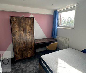 1 bedroom in a house share to rent - Photo 4