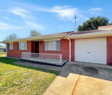 Two bedroom duplex in east Dubbo - Photo 6