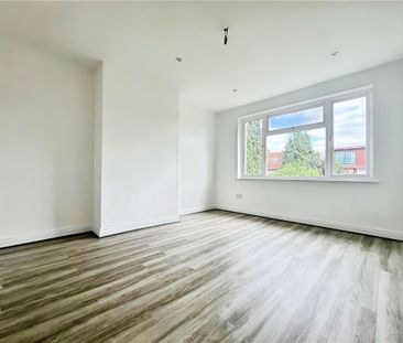 Blandford Avenue, Twickenham, TW2 6HS - Photo 2