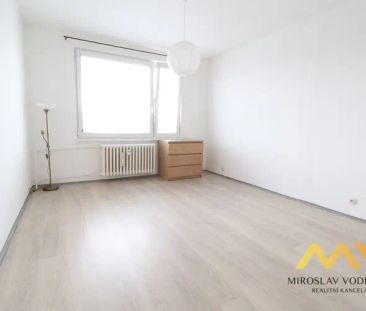 Pronájem rekonstruovaného bytu 2+1 s lodžií, 66 m - Fotografie 1