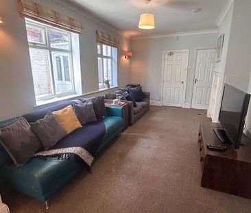 6 Bed House Room 1 - Photo 1