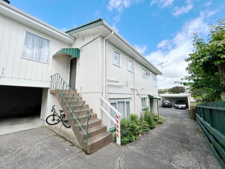 Two Bedroom Unit with Carport in Remuera - Photo 4