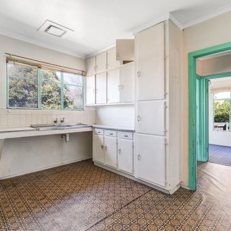 Effortless Living in a Prime Location! - Photo 3