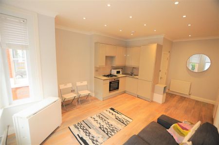 Ennismore Avenue, London, W4 1SF - Photo 2