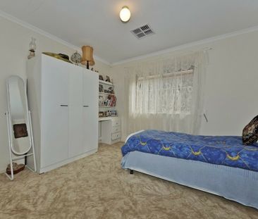 GREAT LOCATION, GREAT HOME! - Photo 4