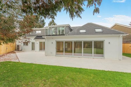 5 bedroom detached house to rent - Photo 4