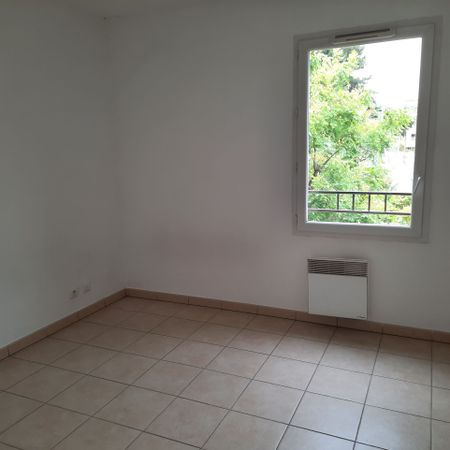 Appartement 3 pièces 62m2 MARSEILLE 13EME 978 euros - Photo 3