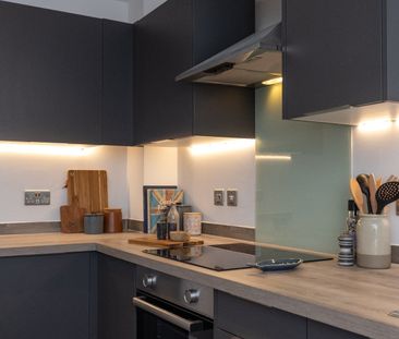 2 Bed Flat, Lightbody Street, L5 - Photo 3