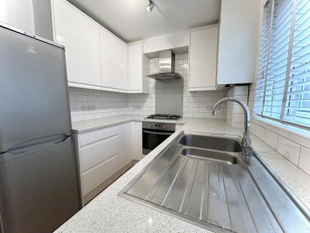 1 bedroom flat to rent - Photo 3