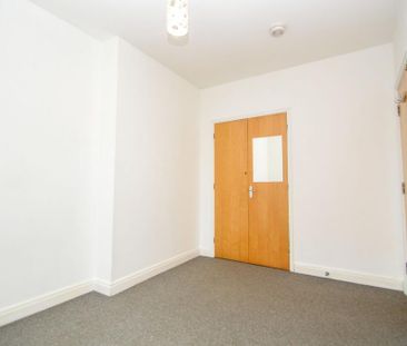 3 bedroom flat to rent - Photo 6