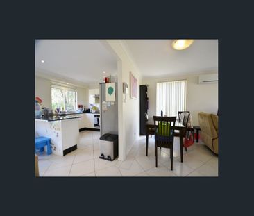 Convenient and Quiet 3 Bedroom Duplex - Photo 6