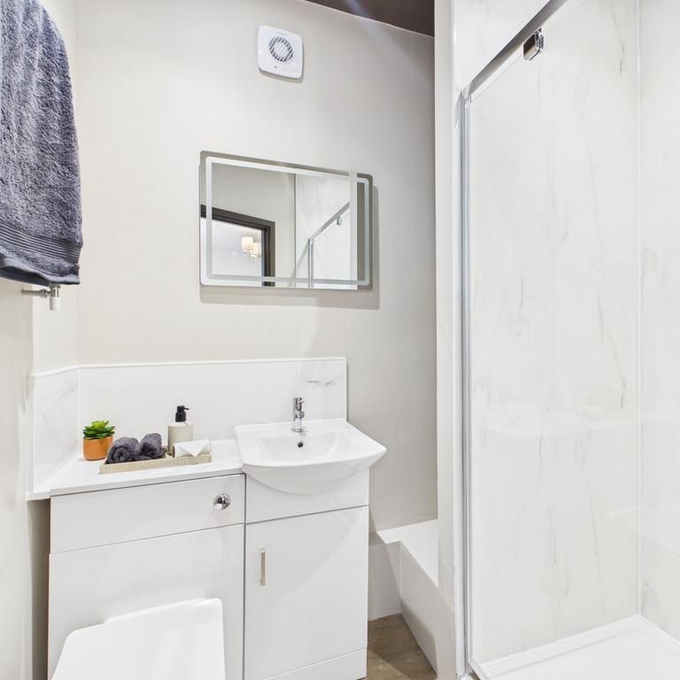 1 bedroom in a house share to rent - Photo 1