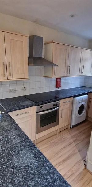 3 bedroom flat to rent - Photo 2