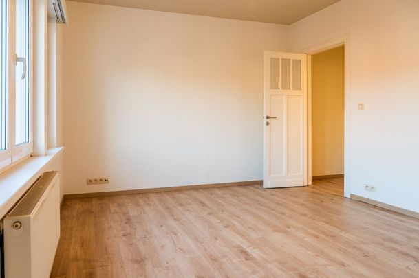 Gerenoveerde woning met terras - Photo 1