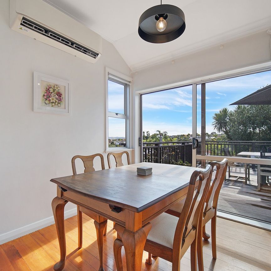 Picture-Perfect Orakei Cottage - Photo 1