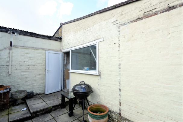 3 bedroom terraced house to rent - Photo 1