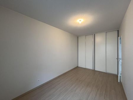 Location Appartement 3 pièces 56m² BARBERAZ 73000 - Photo 2