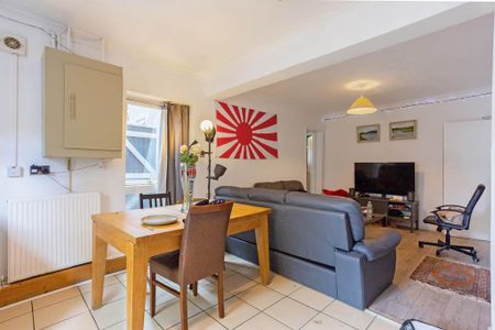 6 bedroom end of terrace house to rent - Photo 3