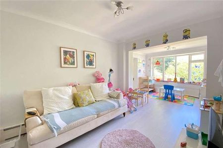 Grove Road, Beaconsfield, HP9 - Photo 2