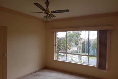 Spacious 2-bedroom home in sough-after location - Photo 2