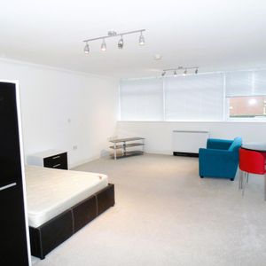 Studio to rent - Photo 2