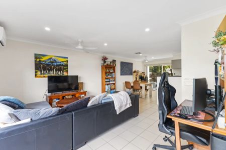 3 level townhouse with city views - Photo 4