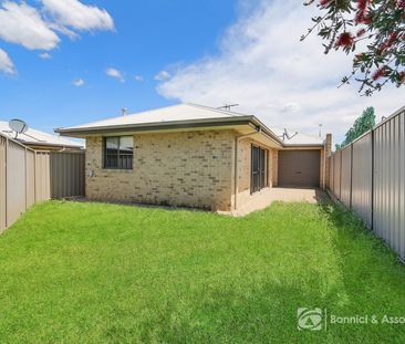 SPACIOUS TOWNHOUSE - Photo 6