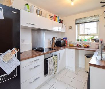 Sundew Avenue, Featherstone - Photo 3